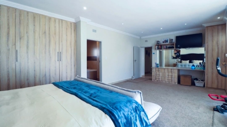 5 Bedroom Property for Sale in Protea Park North West